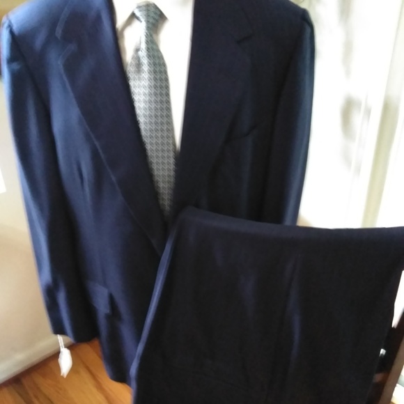 Men's Highend Suits - Picture 2 of 3
